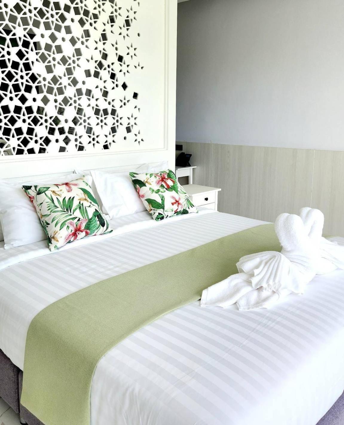 Sand Dance Hotel Prachuap Khiri Khan Exteriör bild